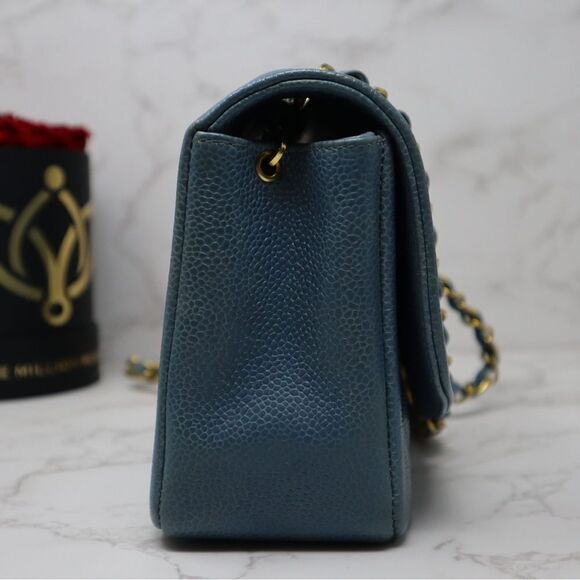 CHANEL Diana Small caviar leather CC Turnlock Quilted 22cm Baby Blue Chain bag - Picture 5 of 13